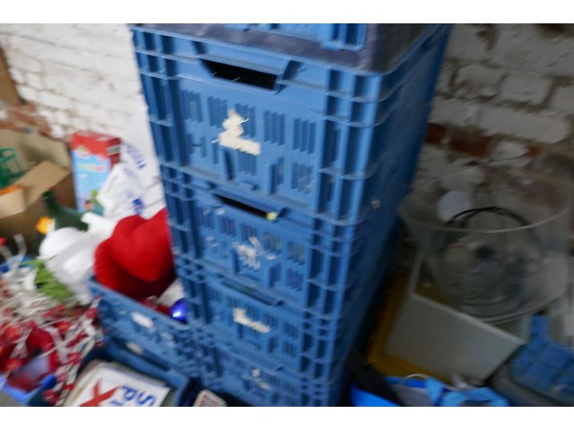 Plastieken bakken met decoratie, kookboeken, diverse - afbeelding 5 van  5
