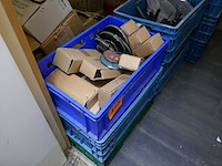 Plastieken bakken met inhoud : geleierwerk - afbeelding 4 van  7