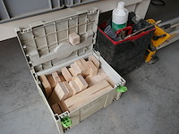 Plastieken bakken met inhoud - afbeelding 2 van  4