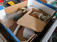 Plastieken bakken met inhoud - afbeelding 5 van  7