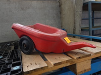 Plastieken kar voor kindertractor - afbeelding 1 van  2