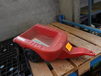 Plastieken kar voor kindertractor - afbeelding 2 van  2