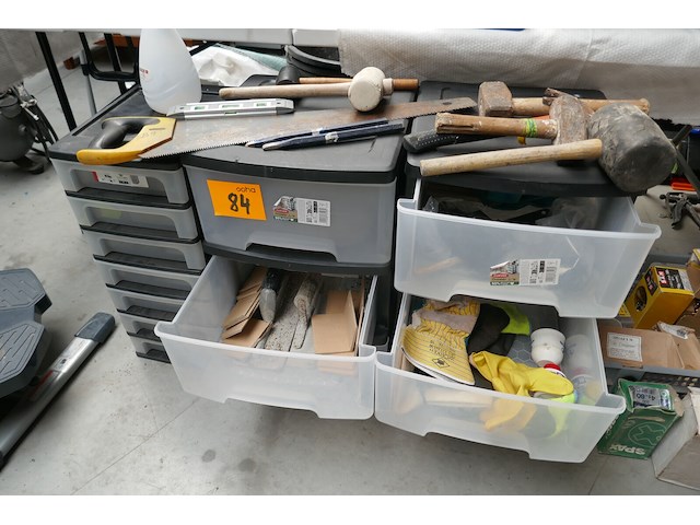 Plastieken opbergkast met inhoud + werkgereedschap - afbeelding 2 van  4