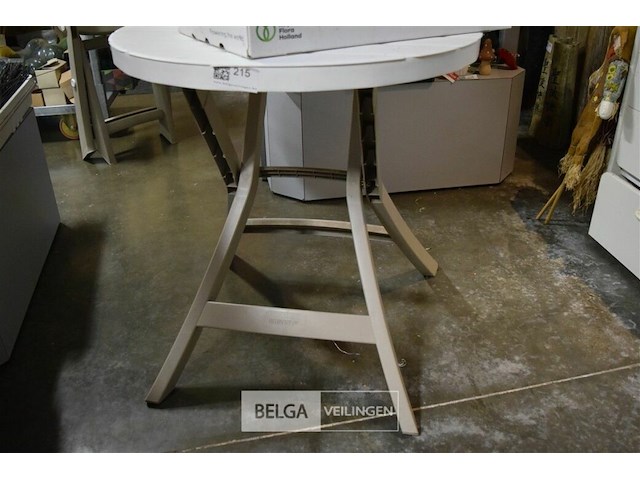 Plastieken tafel en 2 stoelen - afbeelding 1 van  6