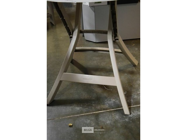 Plastieken tafel en 2 stoelen - afbeelding 3 van  6