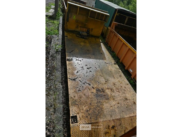Plateau container met winch - afbeelding 1 van  4