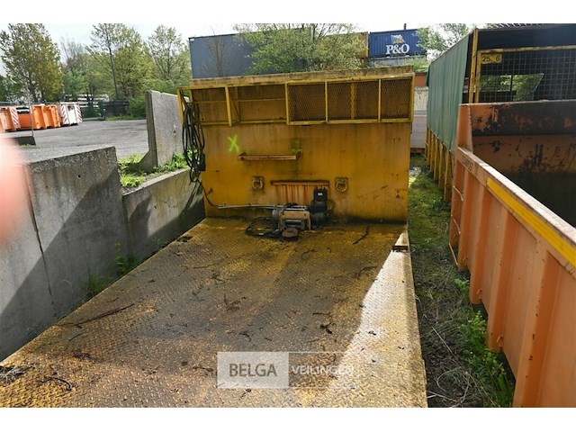 Plateau container met winch - afbeelding 2 van  4