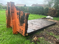 Plateau container