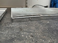 Platenrek met partij aluminium bakplaten en roosters - afbeelding 4 van  4