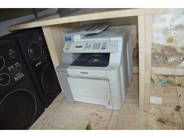 Platenspeler telefunken s800hifi, versterker telefunken trx2000hifi, 2 speakers telefunken tlx3, printer brotheer dcp-9042cdn - afbeelding 4 van  12
