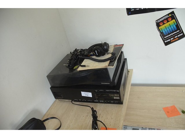 Platenspeler telefunken s800hifi, versterker telefunken trx2000hifi, 2 speakers telefunken tlx3, printer brotheer dcp-9042cdn - afbeelding 1 van  12