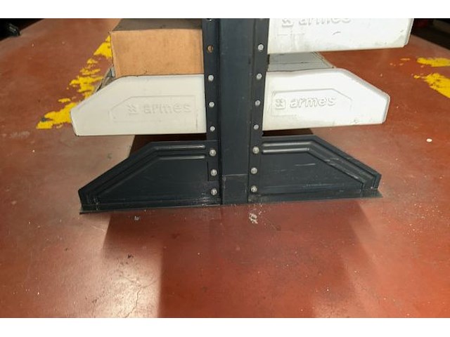 Platform met armesrekken beneden - afbeelding 2 van  10