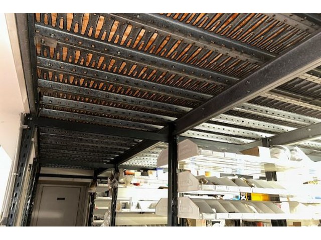 Platform met armesrekken beneden - afbeelding 4 van  10