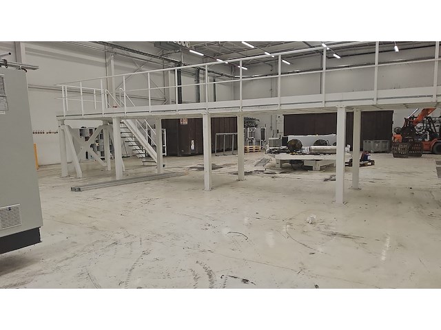 Platform + trappen - afbeelding 9 van  14