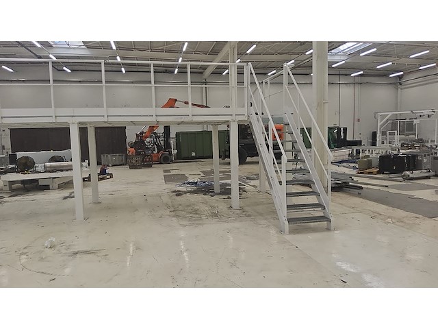 Platform + trappen - afbeelding 10 van  14