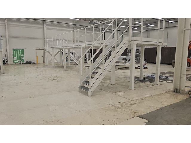 Platform + trappen - afbeelding 11 van  14