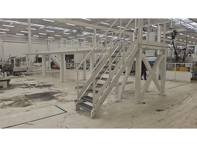 Platform + trappen - afbeelding 14 van  14
