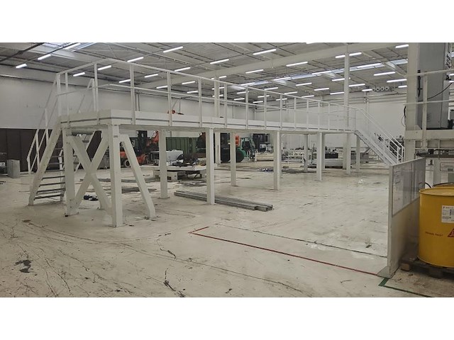 Platform + trappen - afbeelding 1 van  14