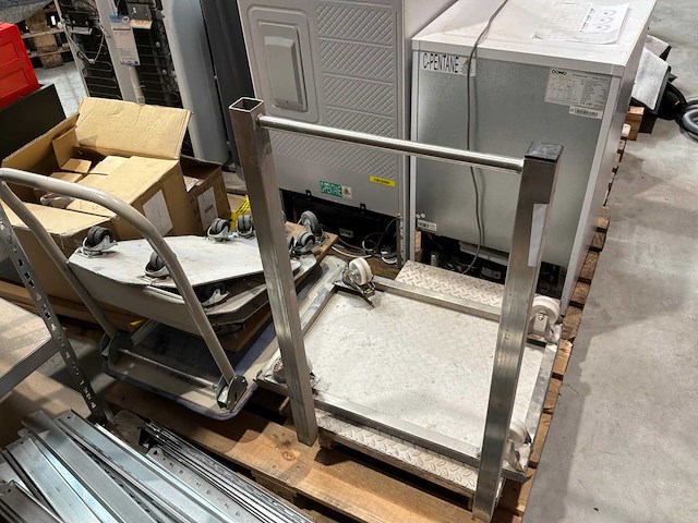 Platform trolley en meubelhondjes - afbeelding 2 van  5