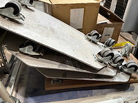Platform trolley en meubelhondjes - afbeelding 3 van  5