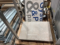 Platform trolley en meubelhondjes - afbeelding 4 van  5