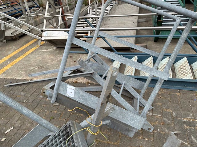 Platform voor aanbouw trap (4x) - afbeelding 3 van  7