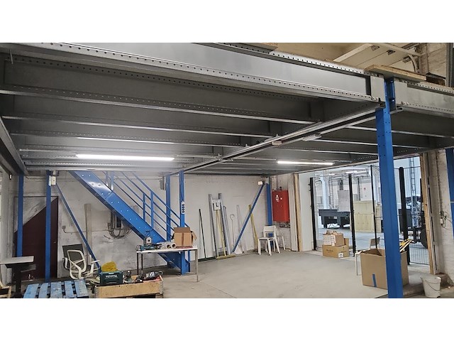 Platform - afbeelding 1 van  6