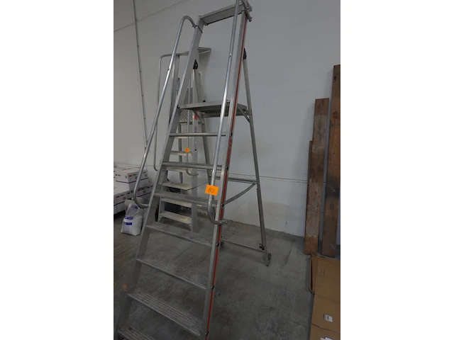 Platformladder hymer - afbeelding 6 van  6