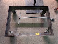 Platte kar met stang 0,99 x 0,71m - afbeelding 1 van  2