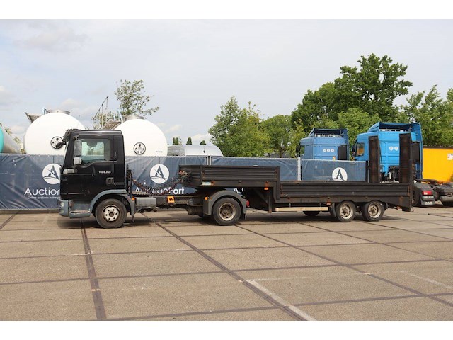 Platte laadbak (vrachtwagen) man tgl 8.250 4x2 diesel 250pk 2011 met semi-dieplader - afbeelding 1 van  1