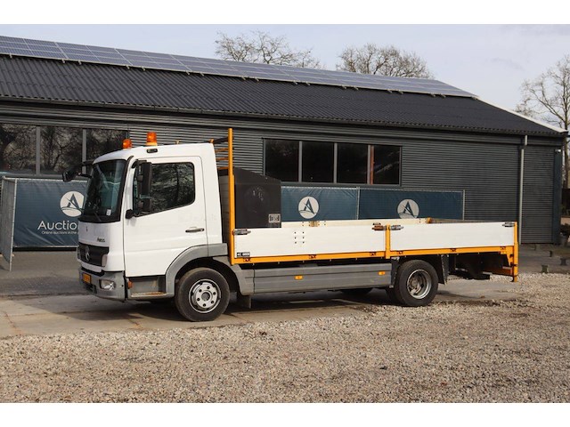 Platte laadbak (vrachtwagen) mercedes-benz atego 816 diesel 157pk 2010 - afbeelding 1 van  1