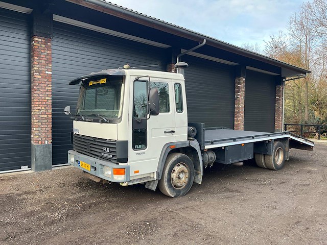 Platte laadbak vrachtwagen volvo fl613 diesel 174pk 1986 (marge) - afbeelding 1 van  1