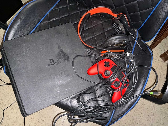 Play station 4 en 5 consoles playstation 4 en 5. + gaming stoel - afbeelding 7 van  9