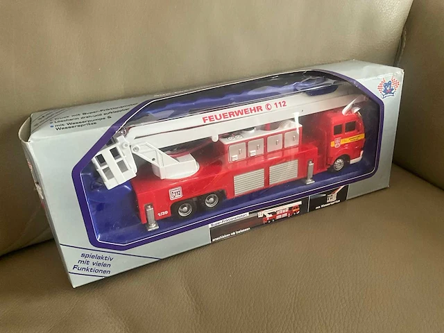 Playbear speelgoed auto/brandweerwagen - afbeelding 4 van  7