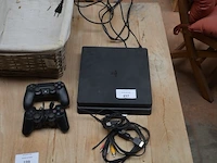 Playstation 4 met 2 controllers (niet getest)