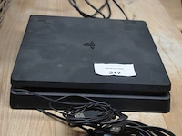 Playstation 4 met 2 controllers (niet getest) - afbeelding 2 van  5