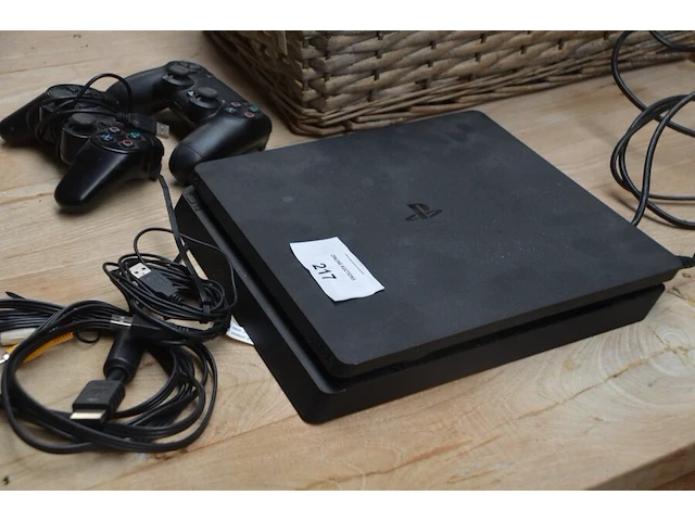 Playstation 4 met 2 controllers (niet getest) - afbeelding 3 van  5