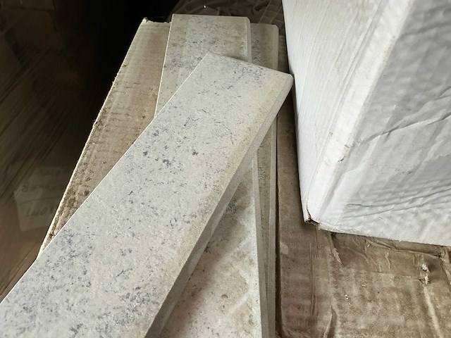 Plint 10 x 40 grijs (1480x) - afbeelding 2 van  2