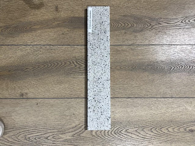 Plint gespikkeld bomar 7x40 - afbeelding 1 van  1