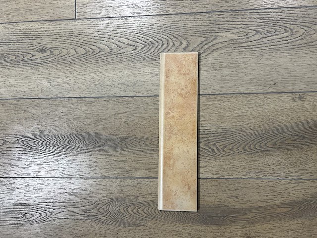 Plint giallo 8x33,3 - afbeelding 1 van  1