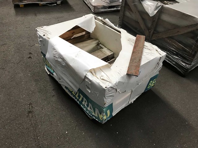 Plinten ca. 38,4lm - afbeelding 2 van  3