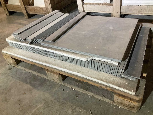 Plinten leisteen mustang black 60/8/1cm 100 stuks - afbeelding 1 van  4