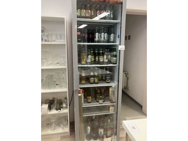 Plm 73 bakken leeggoed en lege bakken waaronder coca cola, chaudfontaine, van roy, enzovoort - afbeelding 4 van  15