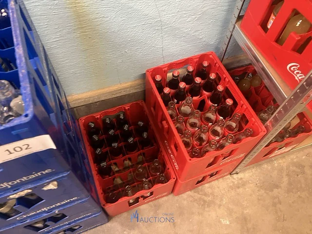 Plm 73 bakken leeggoed en lege bakken waaronder coca cola, chaudfontaine, van roy, enzovoort - afbeelding 10 van  15