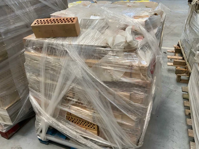 Ploegsteert pallet bouwstenen - afbeelding 1 van  4