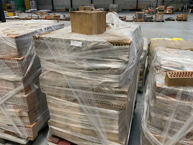 Ploegsteert pallet bouwstenrn - afbeelding 1 van  4