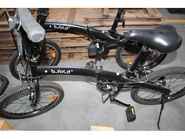 Plooifiets b-fold - afbeelding 1 van  4