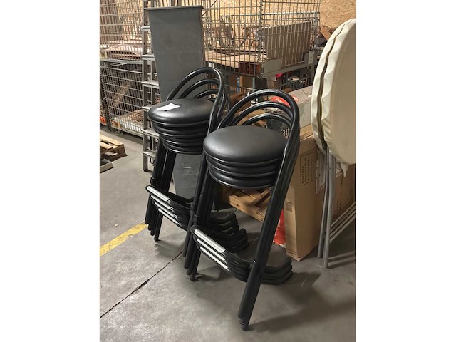 Plooitafel, 3 bartafels, 7 barstoelen - afbeelding 2 van  5