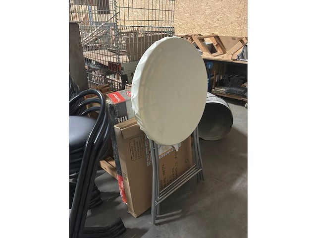 Plooitafel, 3 bartafels, 7 barstoelen - afbeelding 3 van  5