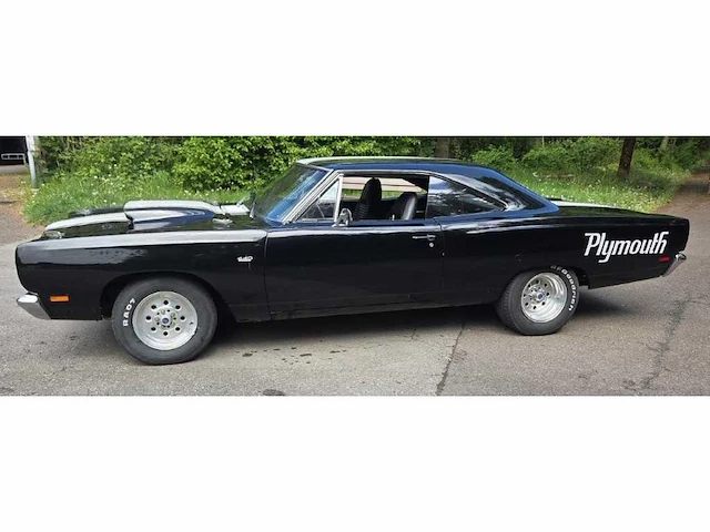 Plymouth vintage car - afbeelding 9 van  16